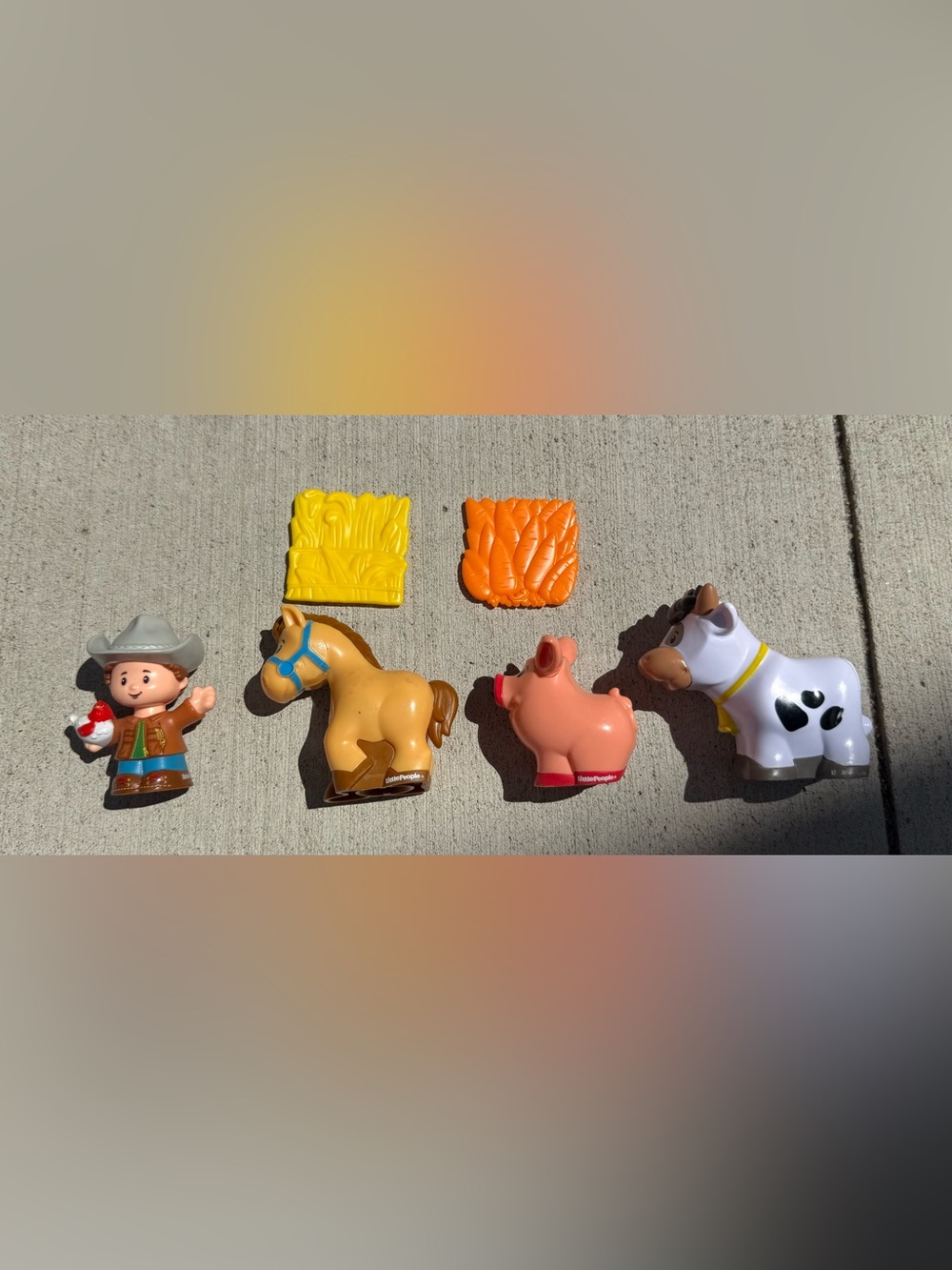 Fisher-Price Little People Caring for Animals Farm Play Set with Figurines - Picture 10 of 11